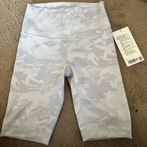 Woman’s lululemon biker shorts